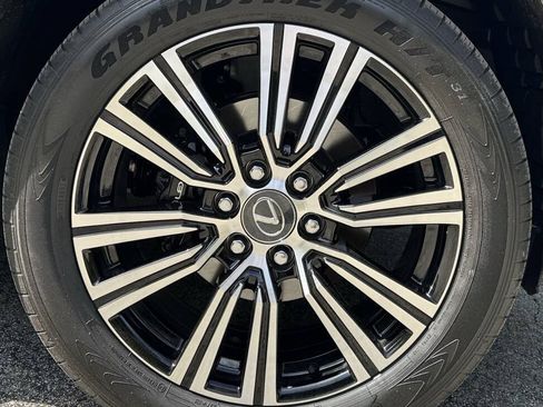 Used 2026 Lexus LX 700h Luxury AWD/4WD image 9