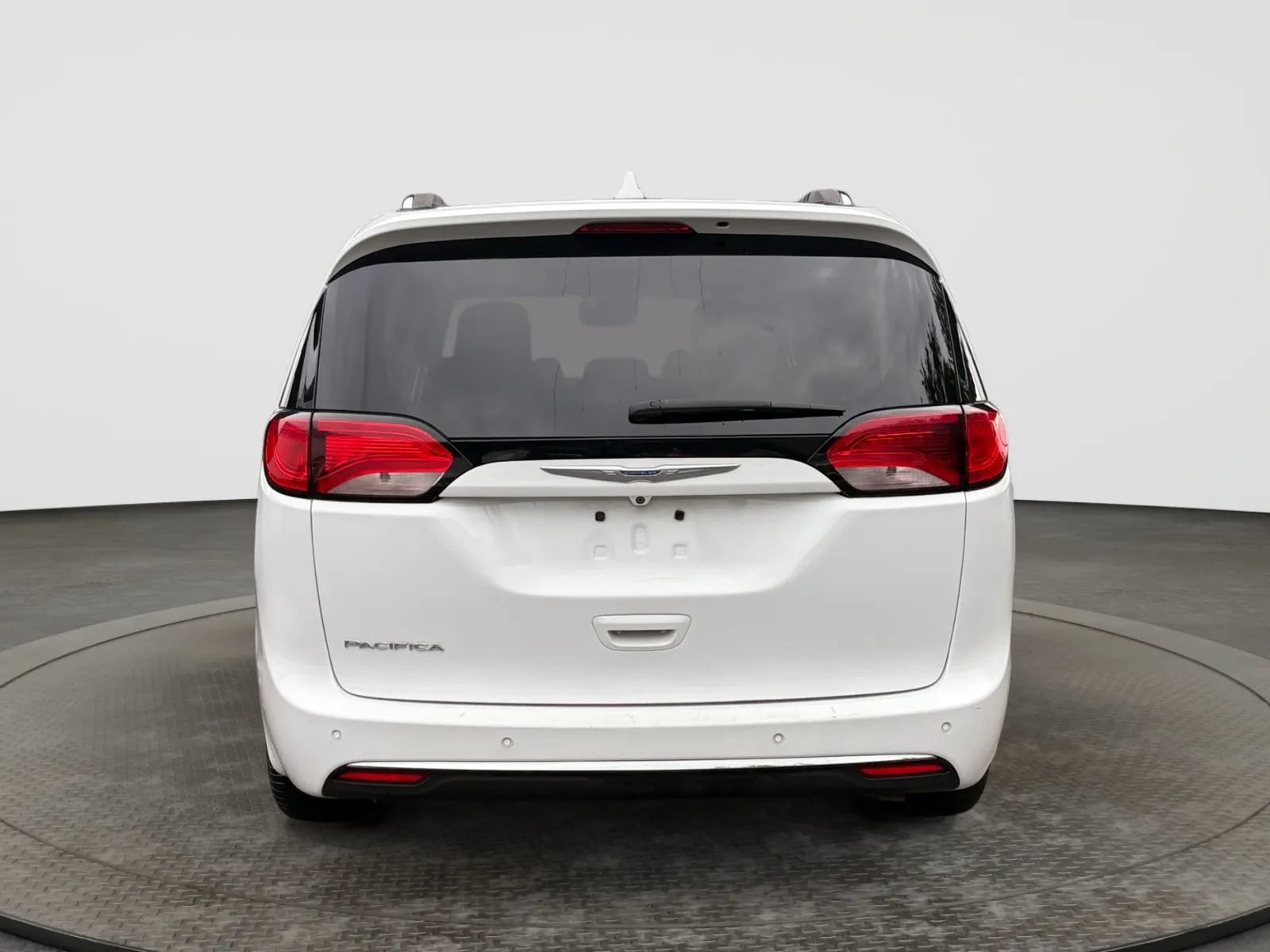 Used 2019 Chrysler Pacifica Touring-L Plus w/ Advanced Safetytec Group FWD image 9