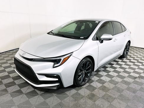 Used 2023 Toyota Corolla SE image 7