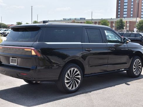 New 2027 Lincoln Navigator L Black Label AWD/4WD image 6
