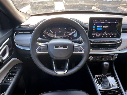 Used 2025 Jeep Compass Limited AWD/4WD image 8