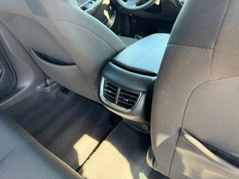 Used 2021 Chevrolet Malibu LT FWD image 18