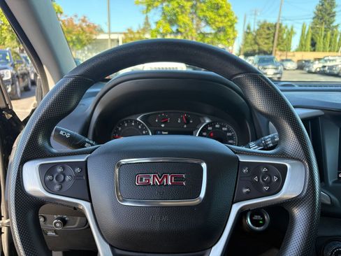 Used 2024 GMC Terrain SLE FWD image 28