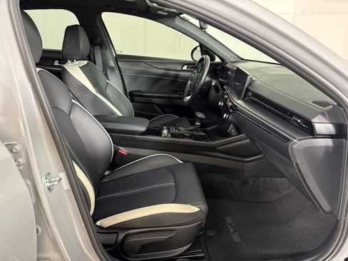 Used 2025 Kia K5 GT-Line w/ GT-Line Premium Package FWD image 17