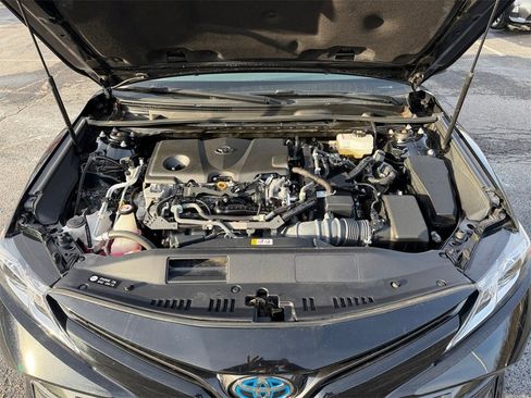Certified 2020 Toyota Camry LE image 28