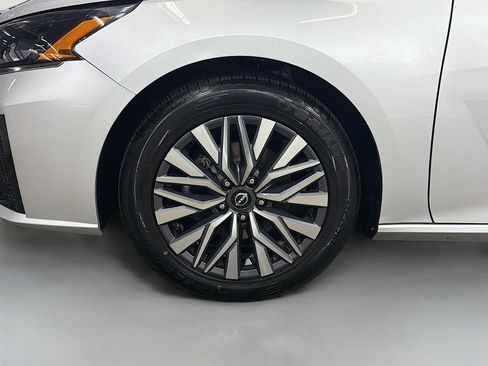 Used 2024 Nissan Altima 2.5 SV FWD image 29