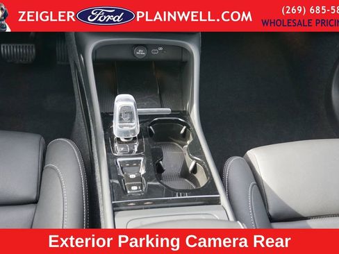 Used 2024 Volvo XC40 B5 Plus w/ Protection Package Premier AWD/4WD image 17
