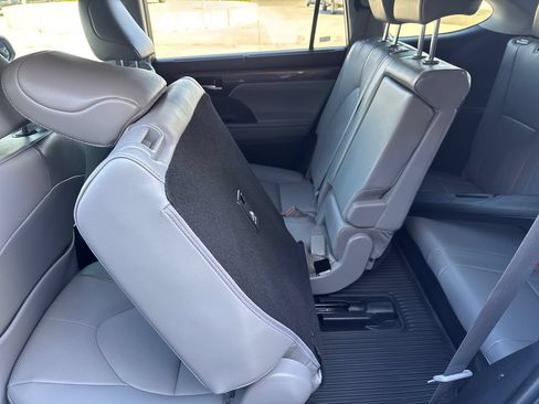 Used 2023 Toyota Highlander Limited AWD/4WD image 26