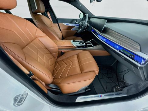 Used 2026 BMW 750e xDrive w/ Executive Package AWD/4WD image 31