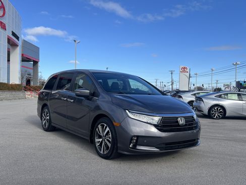 Used 2023 Honda Odyssey Touring image 3