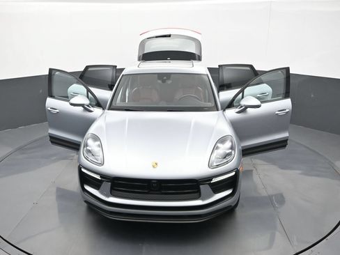 Certified 2023 Porsche Macan AWD/4WD image 31