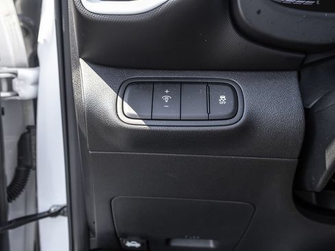 Certified 2025 Hyundai Venue Limited FWD image 26