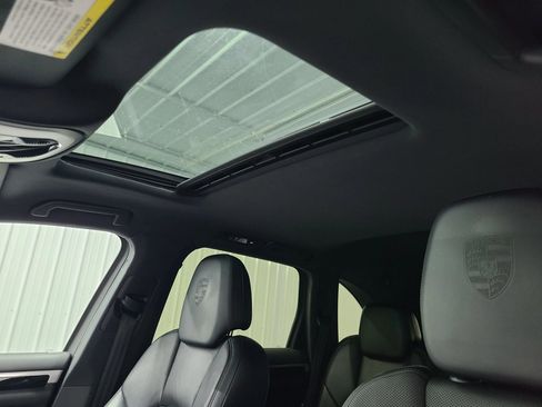 Used 2017 Porsche Cayenne AWD/4WD image 20