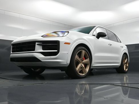 Used 2024 Porsche Cayenne S AWD/4WD image 22