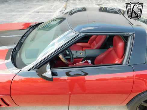 Used 1988 Chevrolet Corvette Coupe image 8
