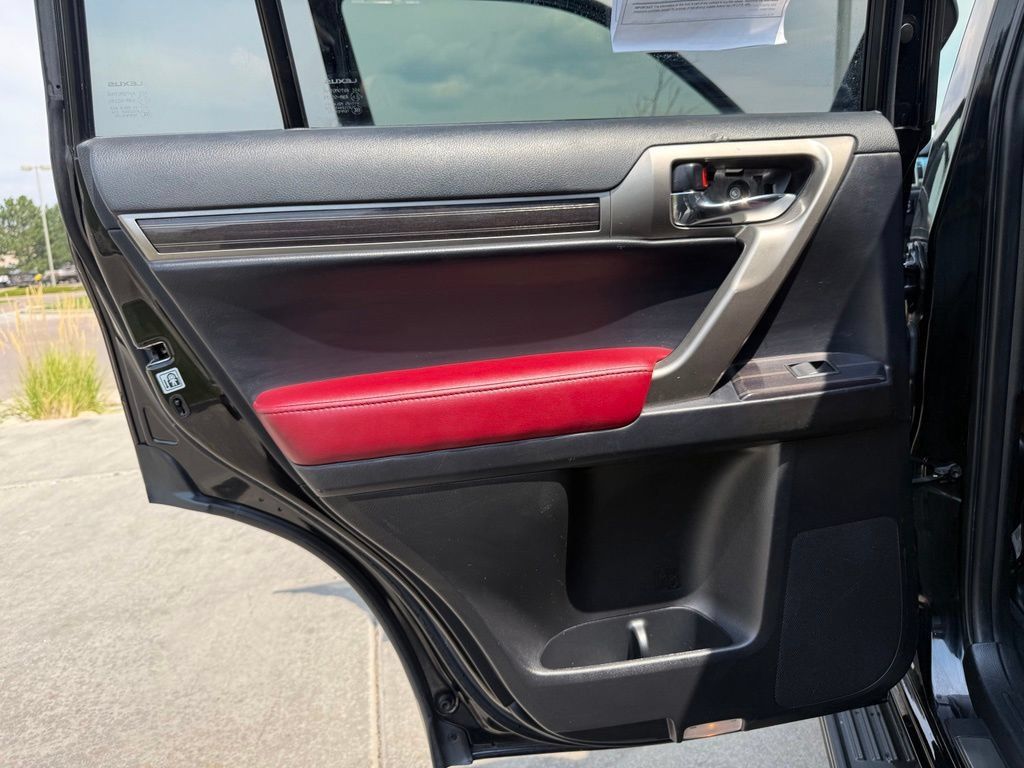 Used 2020 Lexus GX 460 Premium w/ Premium Package AWD/4WD image 25