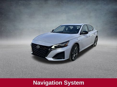 Used 2024 Nissan Altima 2.0 SR image 9