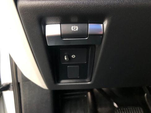Used 2023 Land Rover Defender 110 SE AWD/4WD image 13