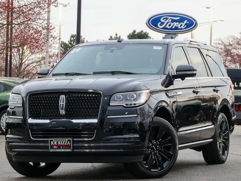 Used 2024 Lincoln Navigator Reserve image 1