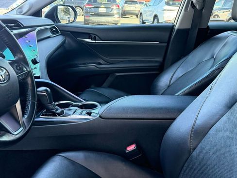 Used 2018 Toyota Camry XLE image 14