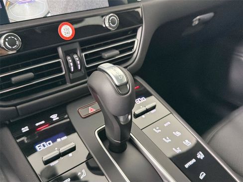 Certified 2026 Porsche Macan AWD/4WD image 34