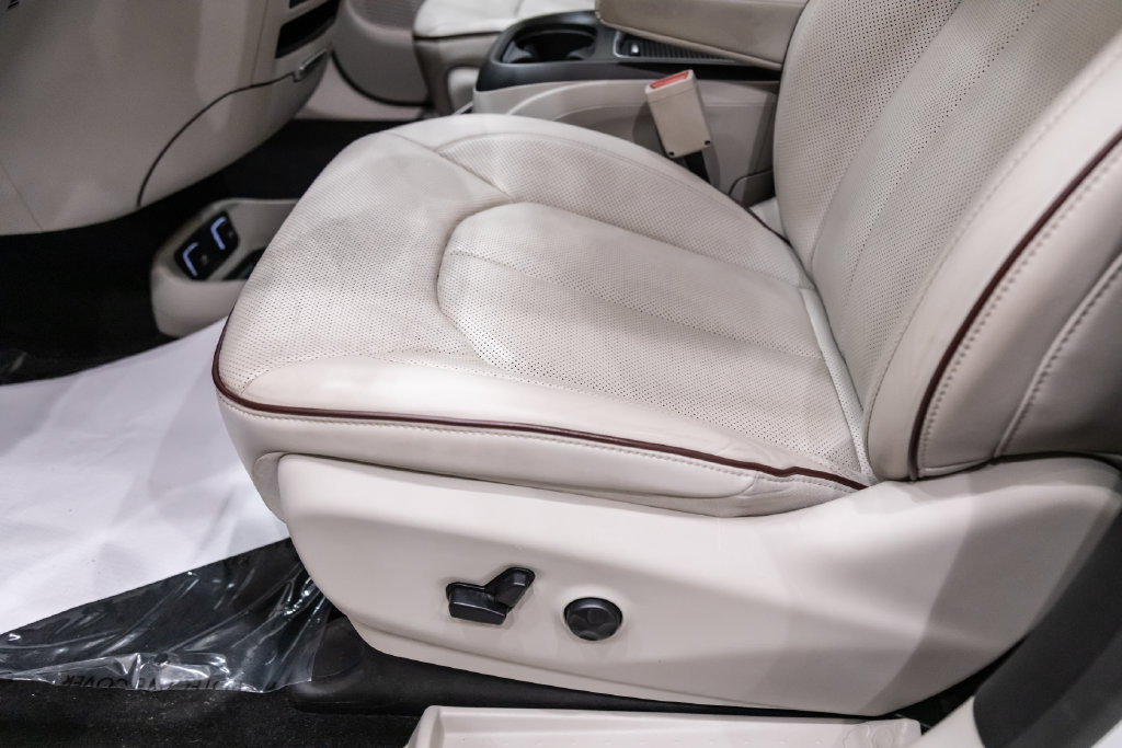 Used 2019 Chrysler Pacifica Limited FWD image 9