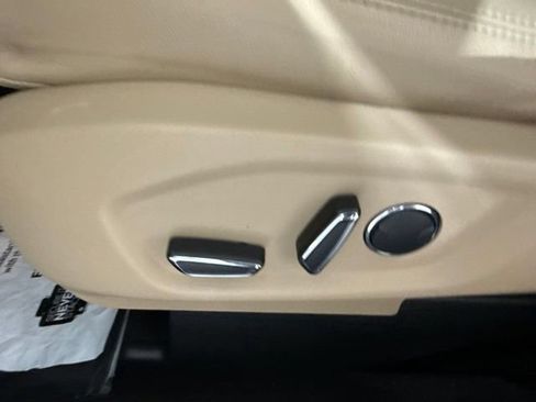Used 2016 Ford Explorer XLT w/ Equipment Group 202A FWD image 21