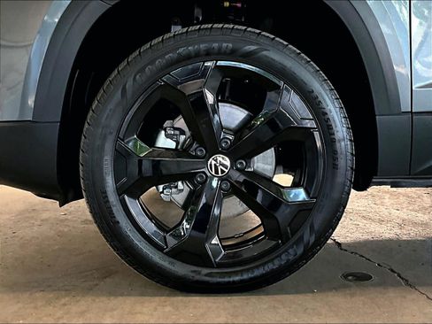 Certified 2025 Volkswagen Taos SEL w/ Black Wheel Plus Package AWD/4WD image 12