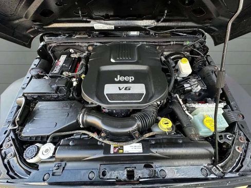 Used 2015 Jeep Wrangler Unlimited Sport w/ Quick Order Package 24S AWD/4WD image 30