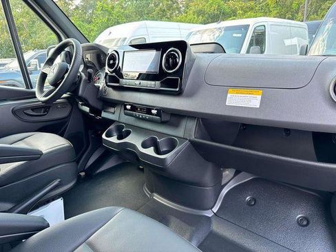 New 2025 Mercedes-Benz Sprinter 2500 image 9