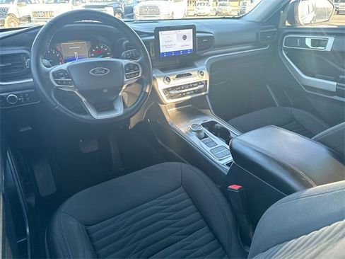 Used 2021 Ford Explorer XLT image 36