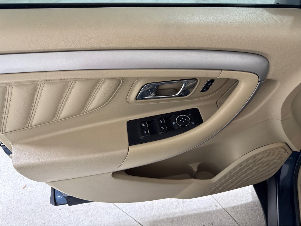 Used 2018 Ford Taurus SE FWD image 39