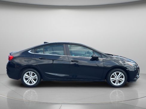 Used 2017 Chevrolet Cruze LT w/ Convenience Package FWD image 8