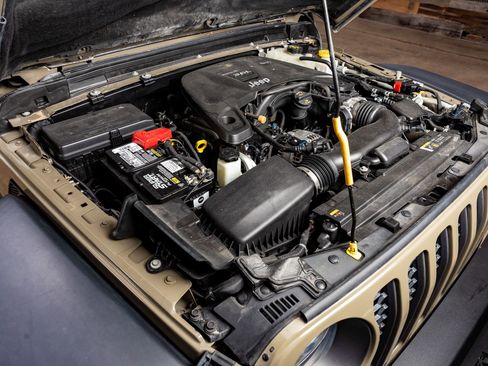 Used 2020 Jeep Gladiator Mojave w/ LED Lighting Group image 40