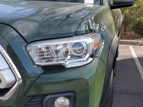 Used 2021 Toyota Tacoma SR5 w/ Trail Edition image 4