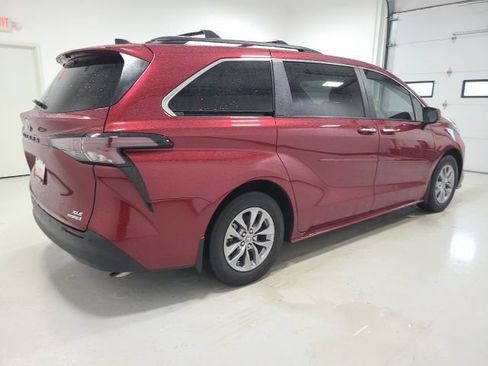 Certified 2024 Toyota Sienna XLE AWD/4WD image 6