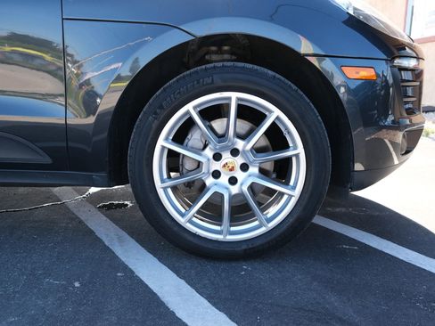 Used 2017 Porsche Macan image 16