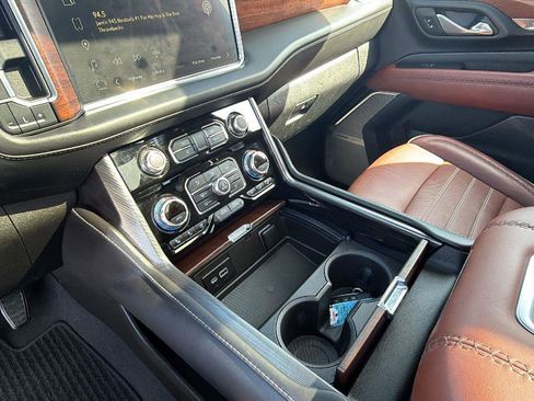 Used 2023 GMC Yukon Denali Ultimate image 26