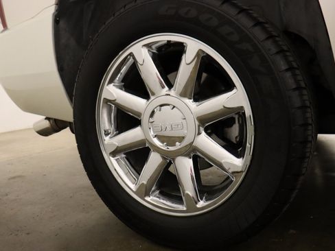Used 2011 GMC Yukon Denali AWD/4WD image 26