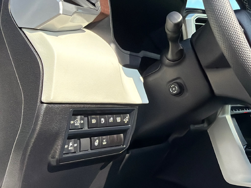Used 2025 Toyota Sequoia Capstone AWD/4WD image 23