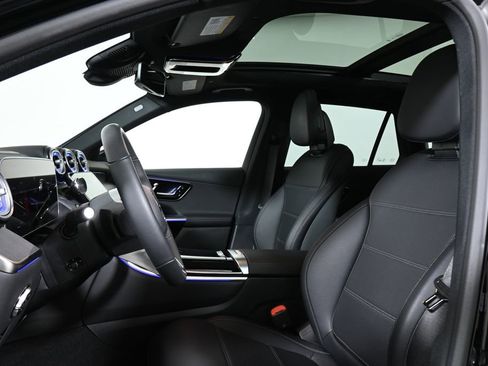 Used 2025 Mercedes-Benz GLC 350e 4MATIC image 15