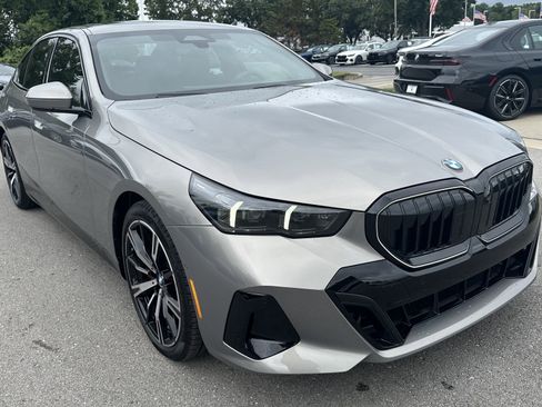 Used 2026 BMW 530i xDrive w/ M Sport Package image 2