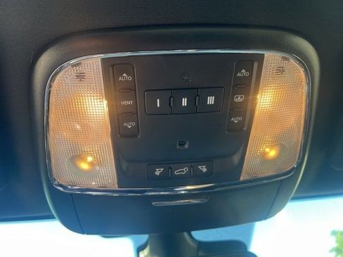Used 2017 Jeep Grand Cherokee Trailhawk w/ Trailhawk Luxury Group AWD/4WD image 31