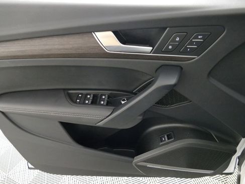 Used 2025 Audi Q5 2.0T Premium Plus w/ Premium Plus Package AWD/4WD image 34