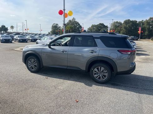 New 2025 Nissan Pathfinder SV image 4