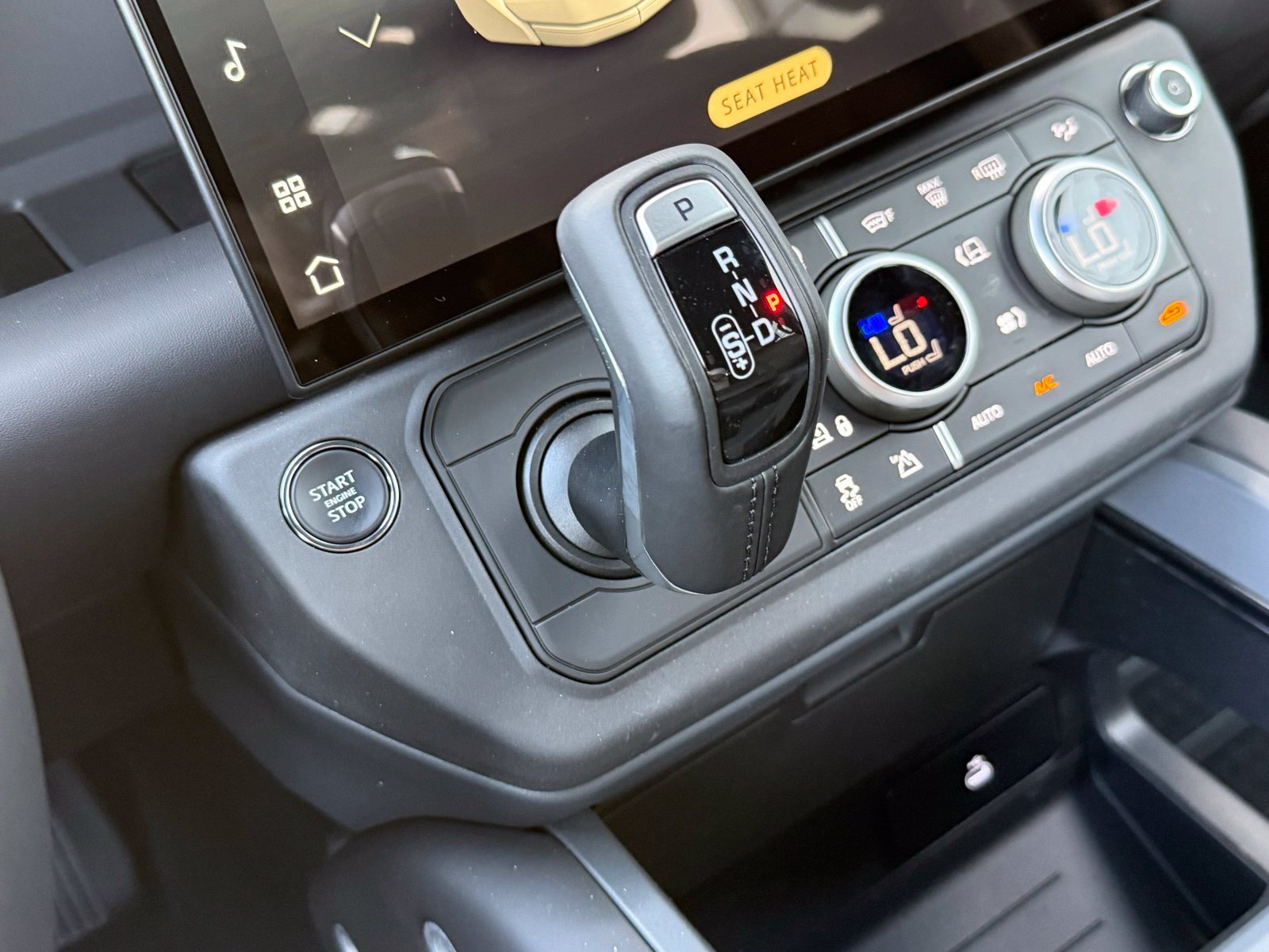 New 2026 Land Rover Defender 110 X-Dynamic SE AWD/4WD image 29
