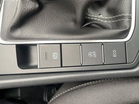 Certified 2025 Volkswagen Jetta S image 19