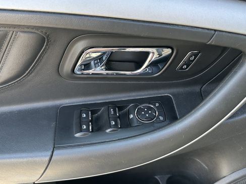 Used 2013 Ford Taurus SEL FWD image 17
