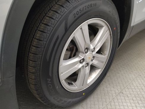 Used 2020 Chevrolet Trax LS w/ Tint and Cruise Package FWD image 31