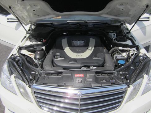 Used 2010 Mercedes-Benz E 550 Sedan image 13